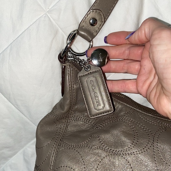 Like new Coach Y2K Signature Hobo Leather Metallic Stitched Signature F19415 - Picture 5 of 16